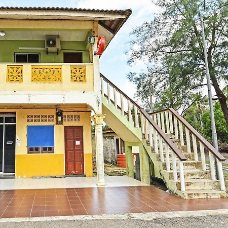 Oyo 90315 Chalet Pantai Rantau Panjang Kuala Rompin Εξωτερικό φωτογραφία