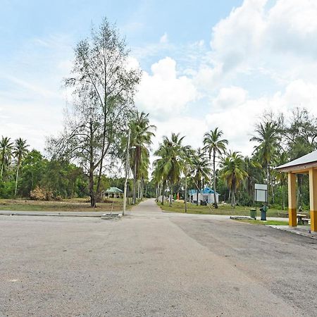 Oyo 90315 Chalet Pantai Rantau Panjang Kuala Rompin Εξωτερικό φωτογραφία