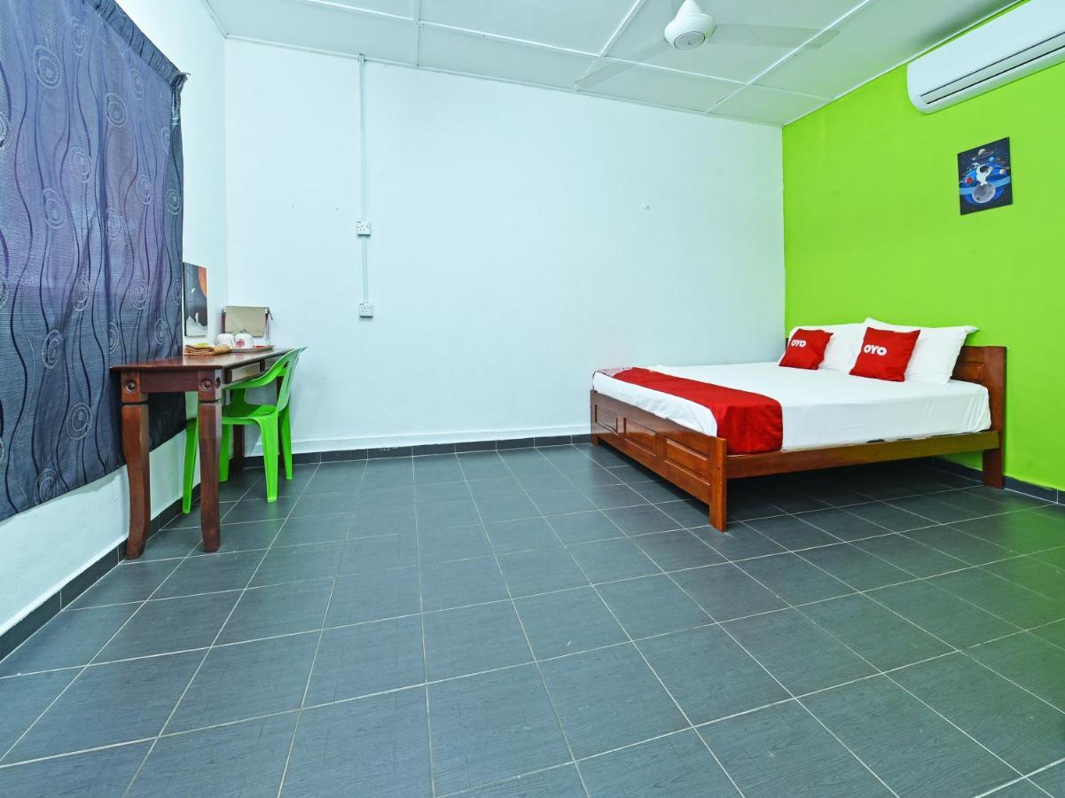 Oyo 90315 Chalet Pantai Rantau Panjang Kuala Rompin Εξωτερικό φωτογραφία