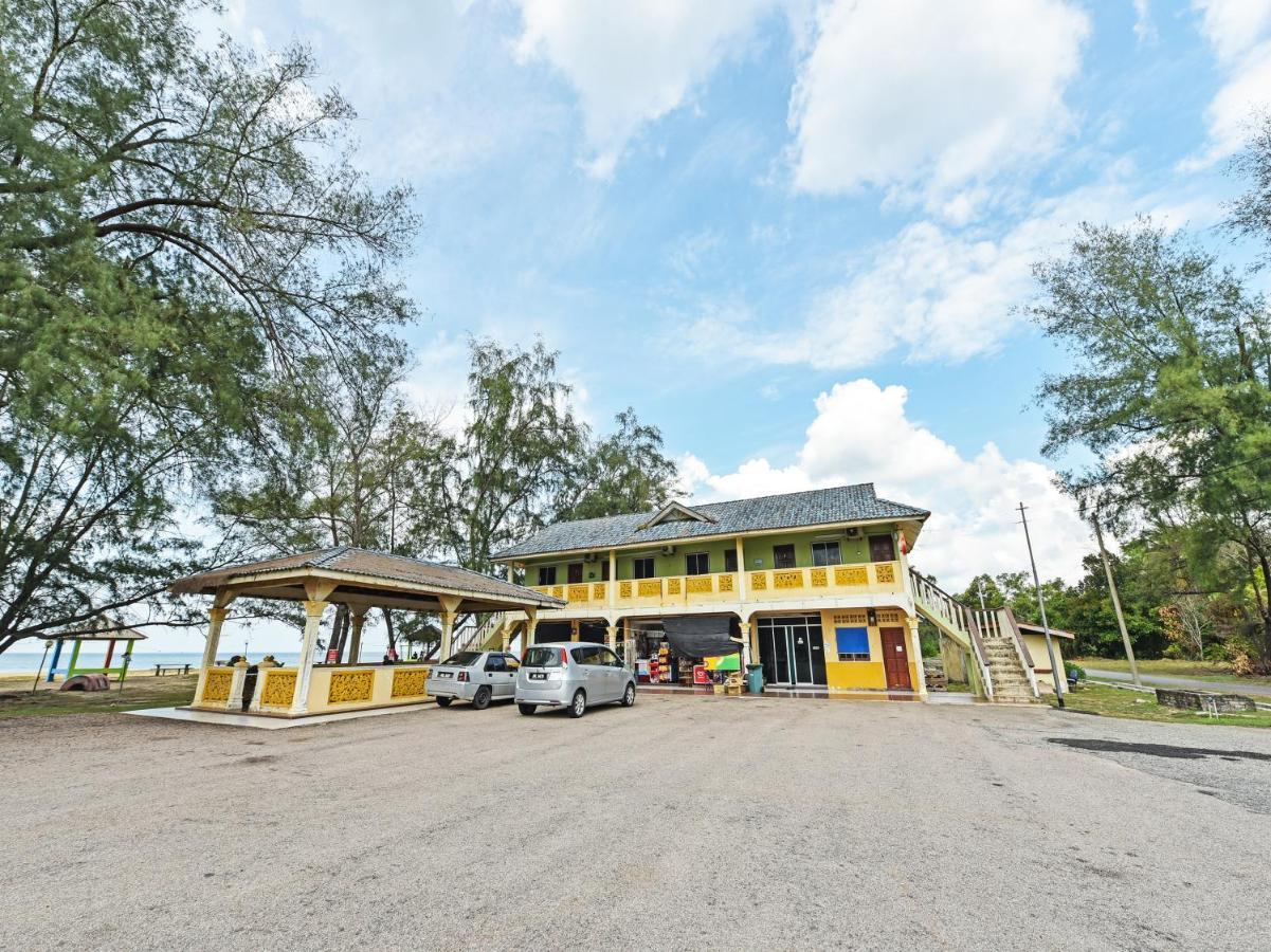 Oyo 90315 Chalet Pantai Rantau Panjang Kuala Rompin Εξωτερικό φωτογραφία