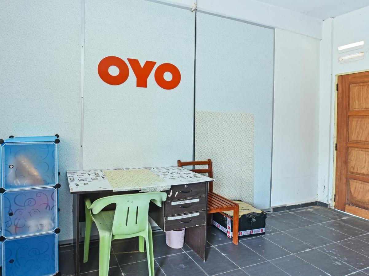 Oyo 90315 Chalet Pantai Rantau Panjang Kuala Rompin Εξωτερικό φωτογραφία