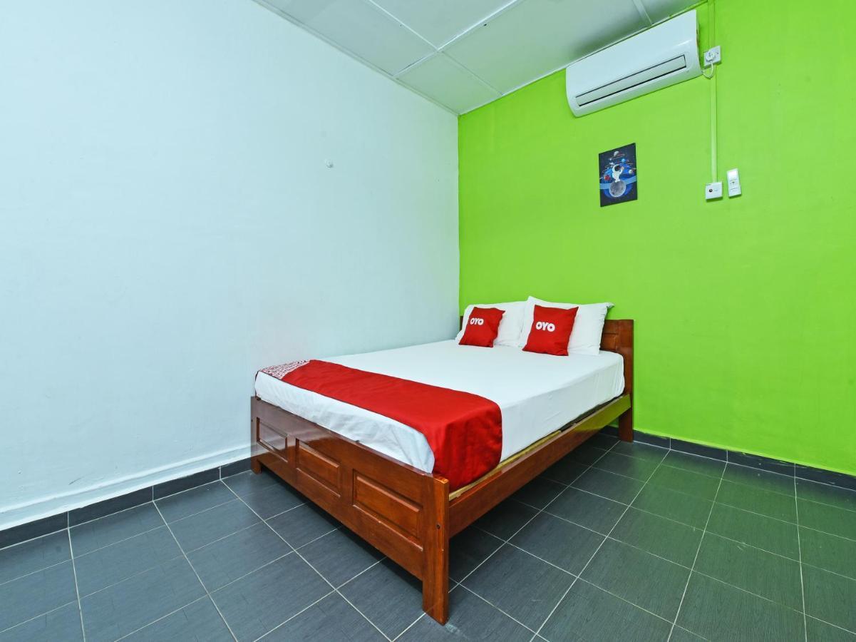 Oyo 90315 Chalet Pantai Rantau Panjang Kuala Rompin Εξωτερικό φωτογραφία