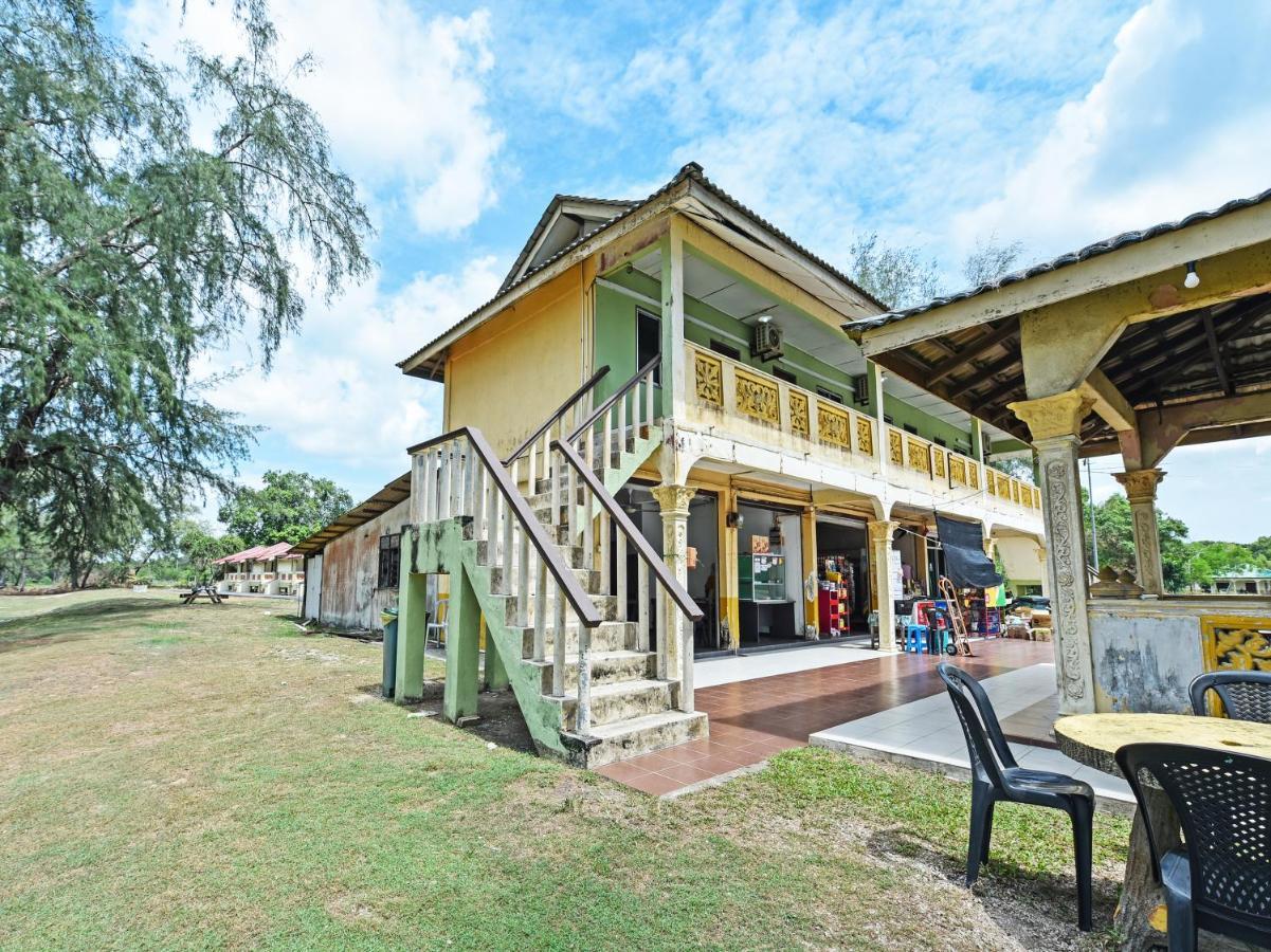 Oyo 90315 Chalet Pantai Rantau Panjang Kuala Rompin Εξωτερικό φωτογραφία