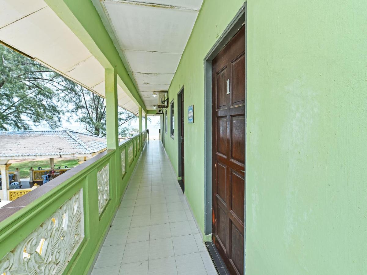 Oyo 90315 Chalet Pantai Rantau Panjang Kuala Rompin Εξωτερικό φωτογραφία