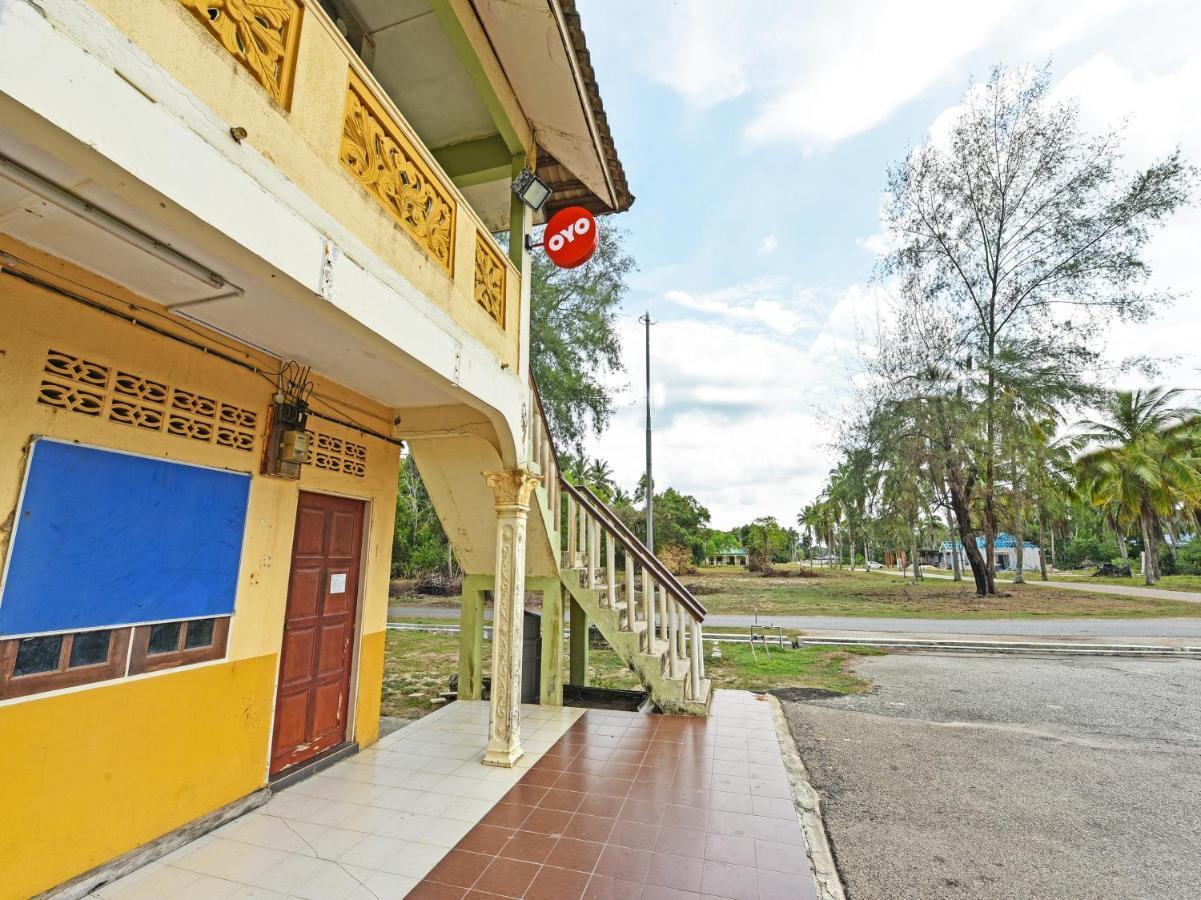 Oyo 90315 Chalet Pantai Rantau Panjang Kuala Rompin Εξωτερικό φωτογραφία