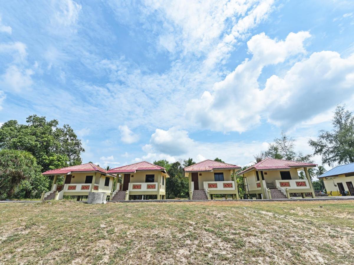 Oyo 90315 Chalet Pantai Rantau Panjang Kuala Rompin Εξωτερικό φωτογραφία