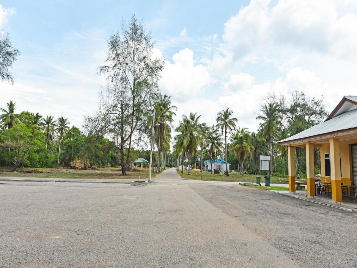 Oyo 90315 Chalet Pantai Rantau Panjang Kuala Rompin Εξωτερικό φωτογραφία