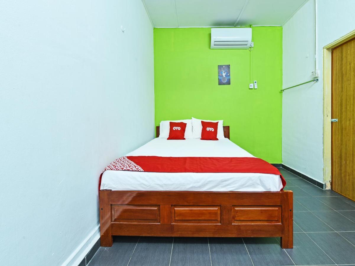 Oyo 90315 Chalet Pantai Rantau Panjang Kuala Rompin Εξωτερικό φωτογραφία