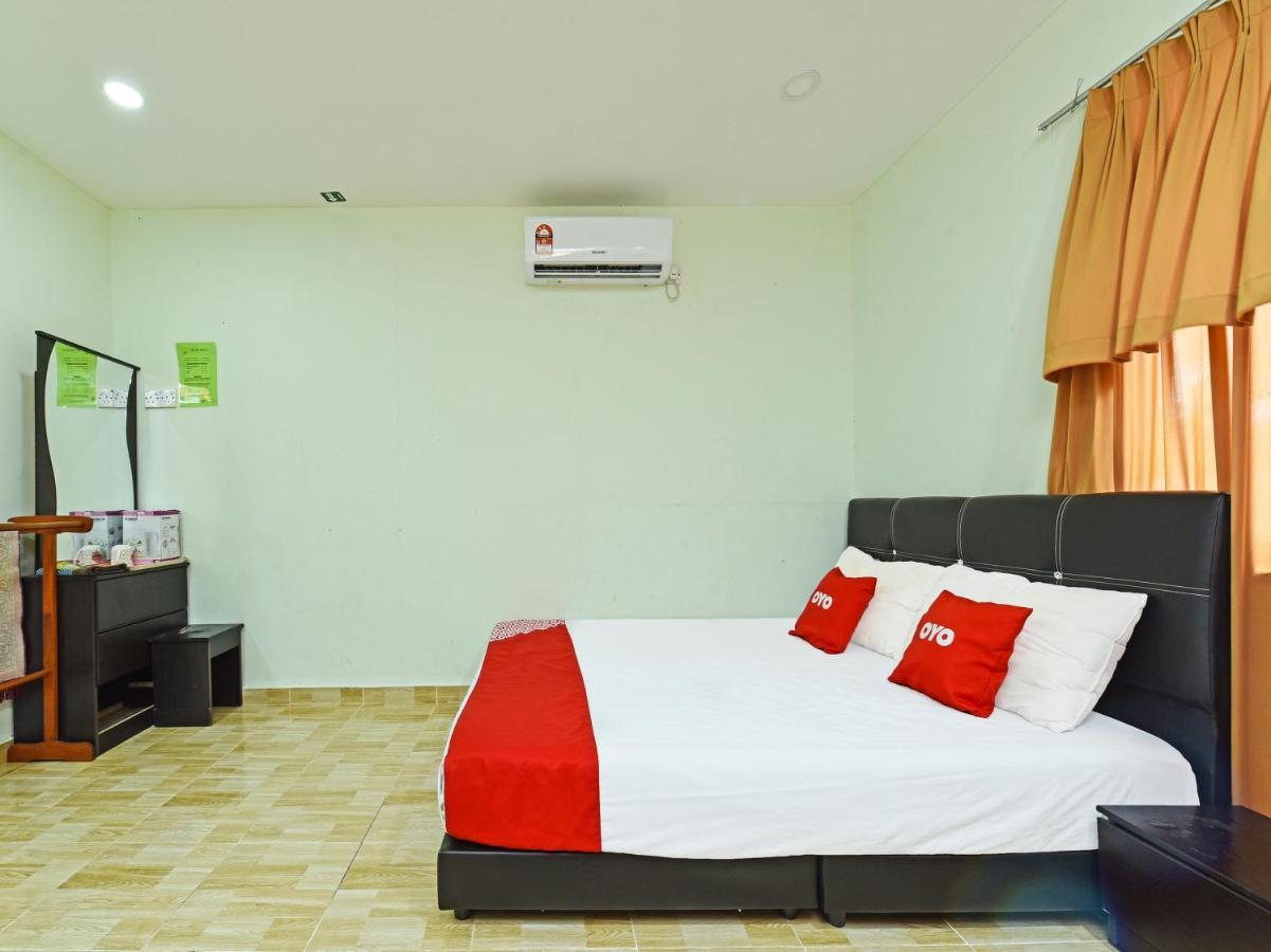 Oyo 90315 Chalet Pantai Rantau Panjang Kuala Rompin Εξωτερικό φωτογραφία