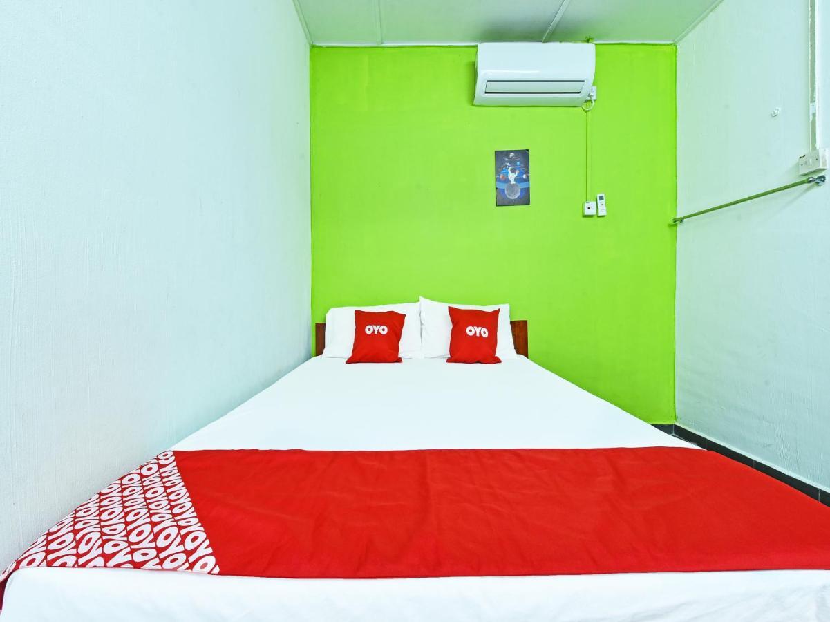 Oyo 90315 Chalet Pantai Rantau Panjang Kuala Rompin Εξωτερικό φωτογραφία